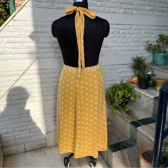 SOLD ❌ NWOT Yellow Plunge Halter Neck, Backless Dress with middle split - Picture 5 of 9